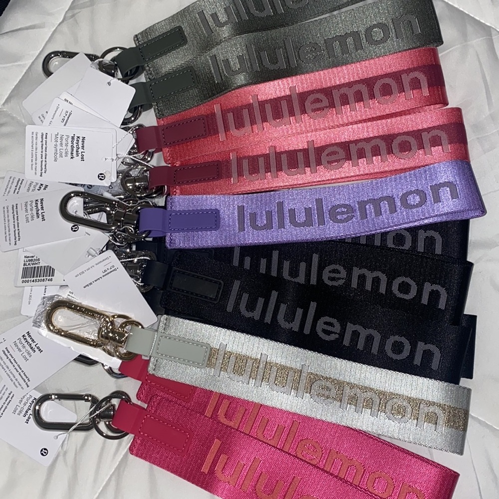 1 LULULEMON NEVER LOST KEYCHAIN